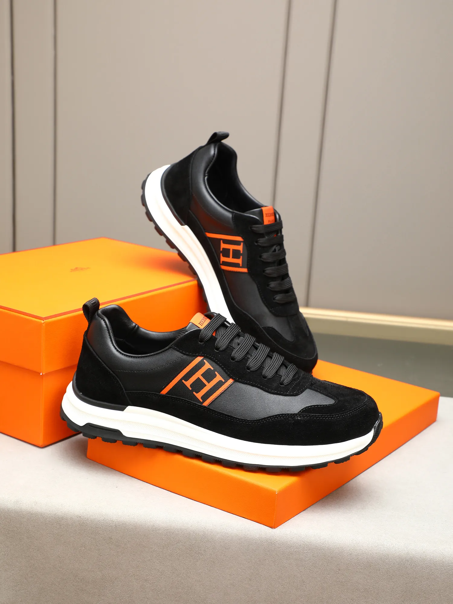📛📛📛Men's shoes💰P420 (Hermes)🆕Men's color-blocked sneakers, with textured calfskin details. Spliced ​​with original cowhide, this shoe draws inspiration from the equestrian world, integrating technical details and practical functions. Breathable sheep lining, original combination outsole, high-end quality, and every detail is perfectly combined! Size: 38-44 (45 can be customized)